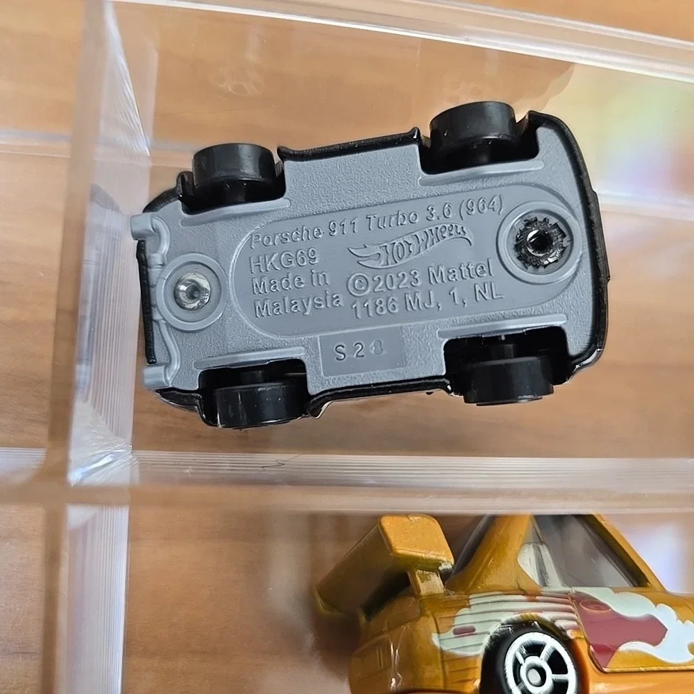 Hot Wheels TOONED Bundle of 8 : Mazda RX-3 Porsche Supra Dodge GT-R in‎ CASE